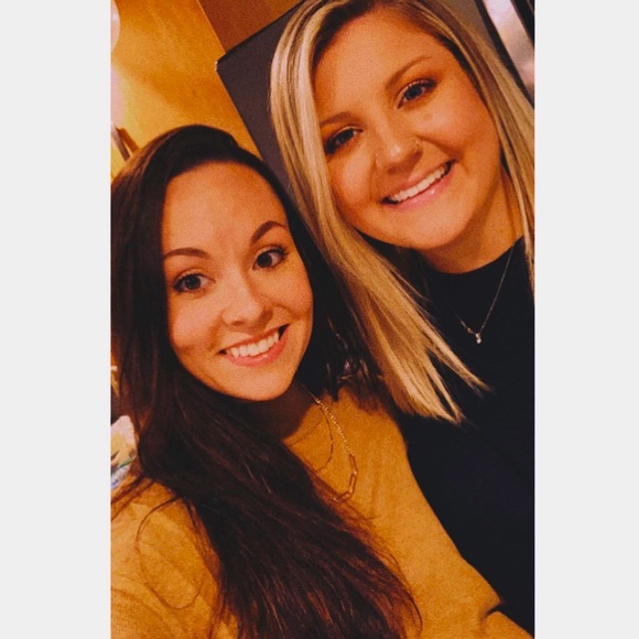 Meet your Posher, Erica - Picture 1 of 4